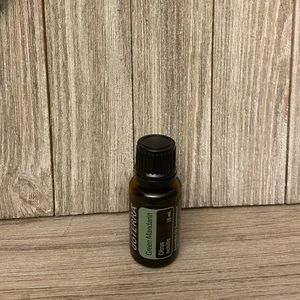 Green mandarin essential oil